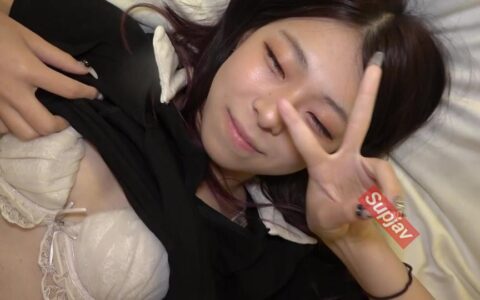 FC2-PPV-4964835 เด็กสาวร้านมือถือหน้าใสที่เผลอยอมรุ่นพ่อ